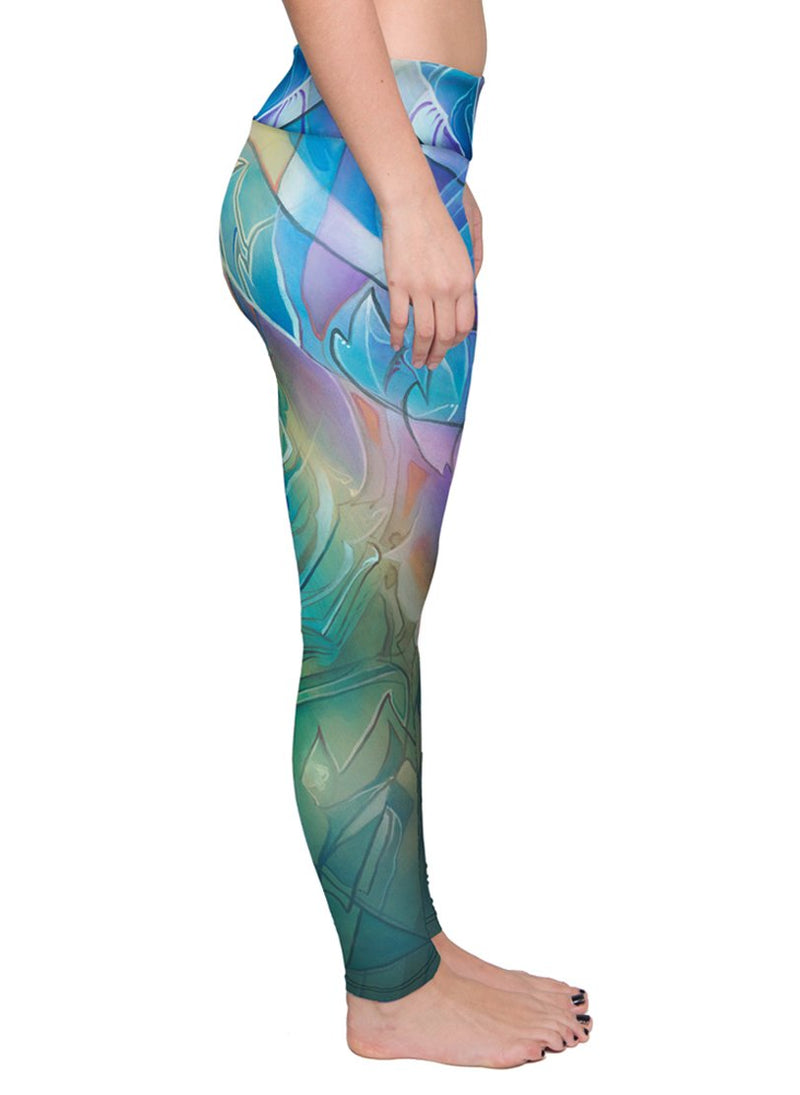 THE SUN SHINES FOR ALL WITHOUT RESERVATION ACTIVE LEGGINGS