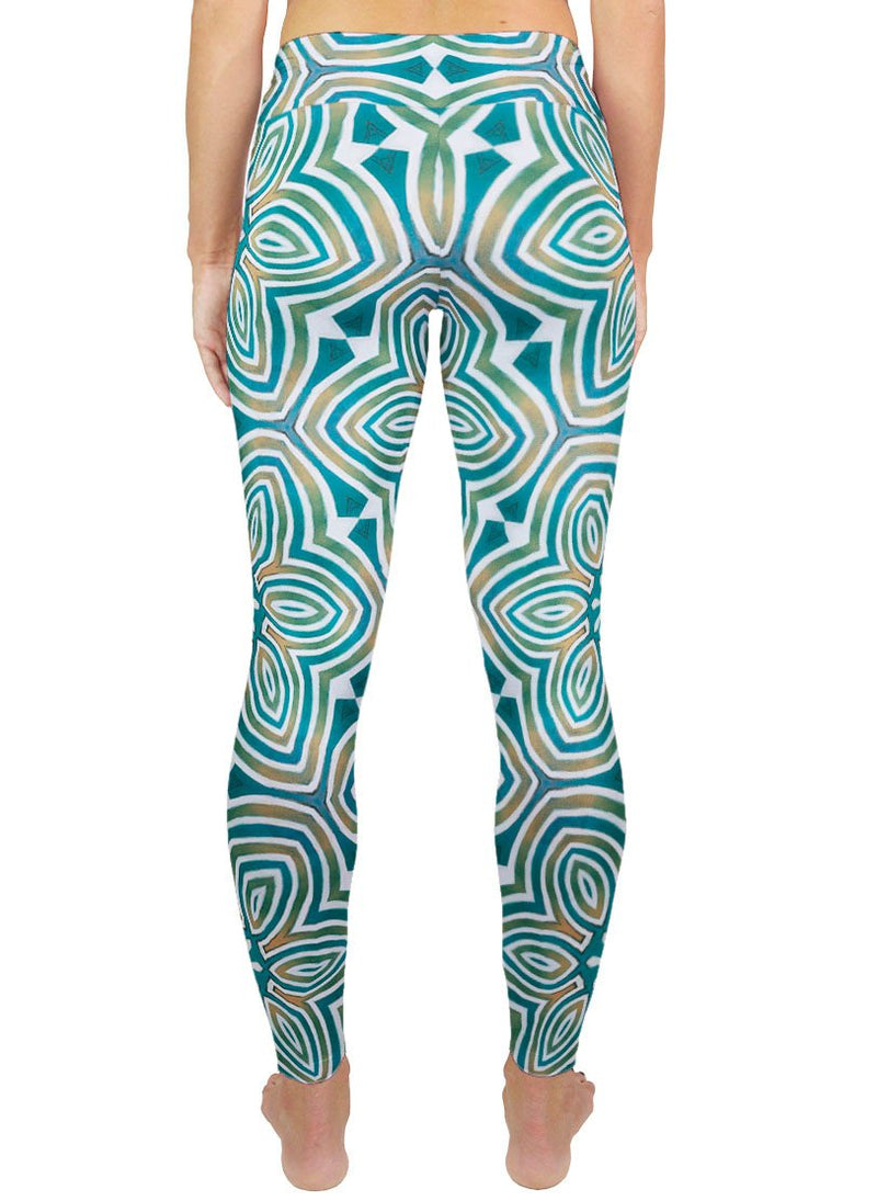 The Sun Shines for All Without Reservation Patterned Active Leggings